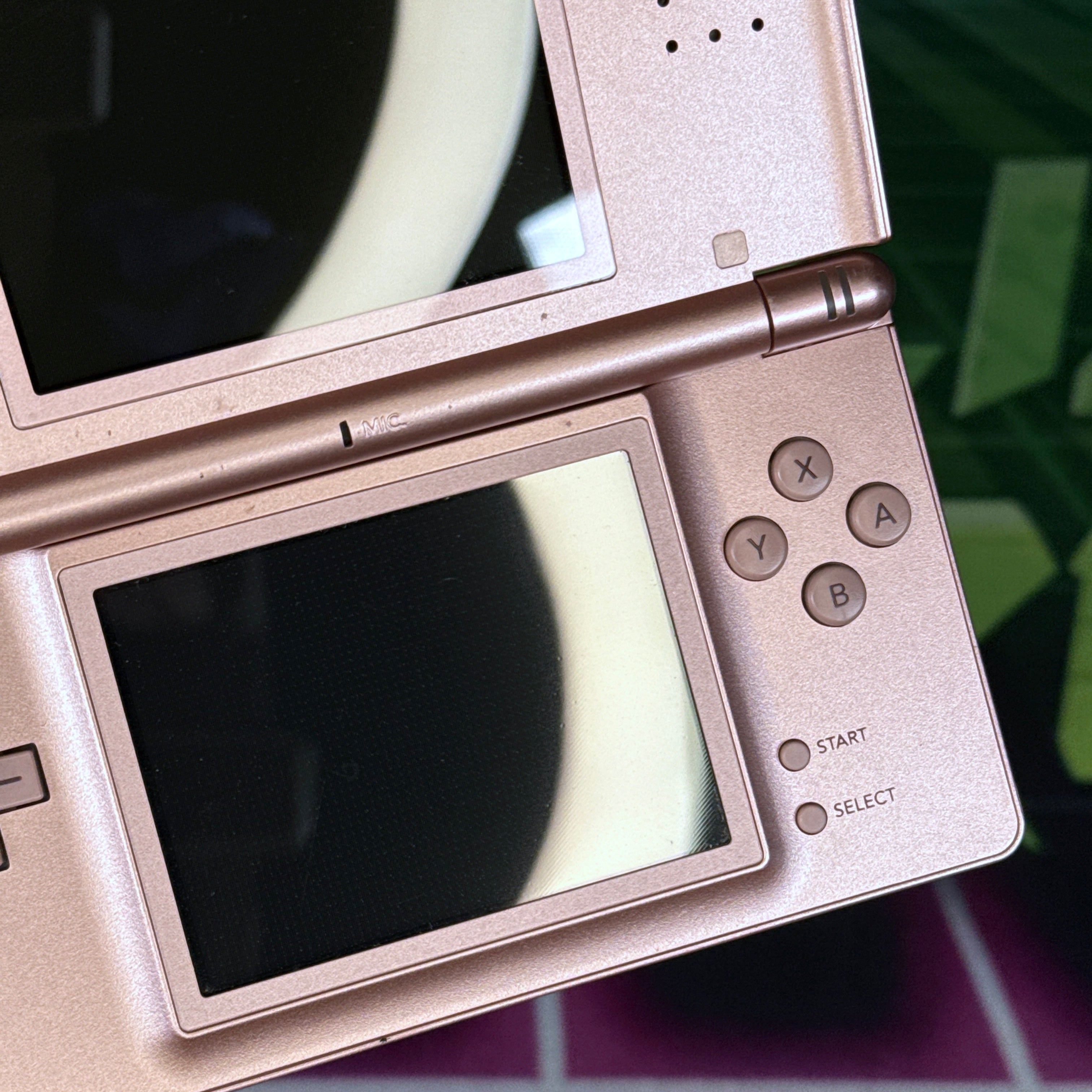 Nintendo DS Lite Handheld Console - Metallic Pink (JP)