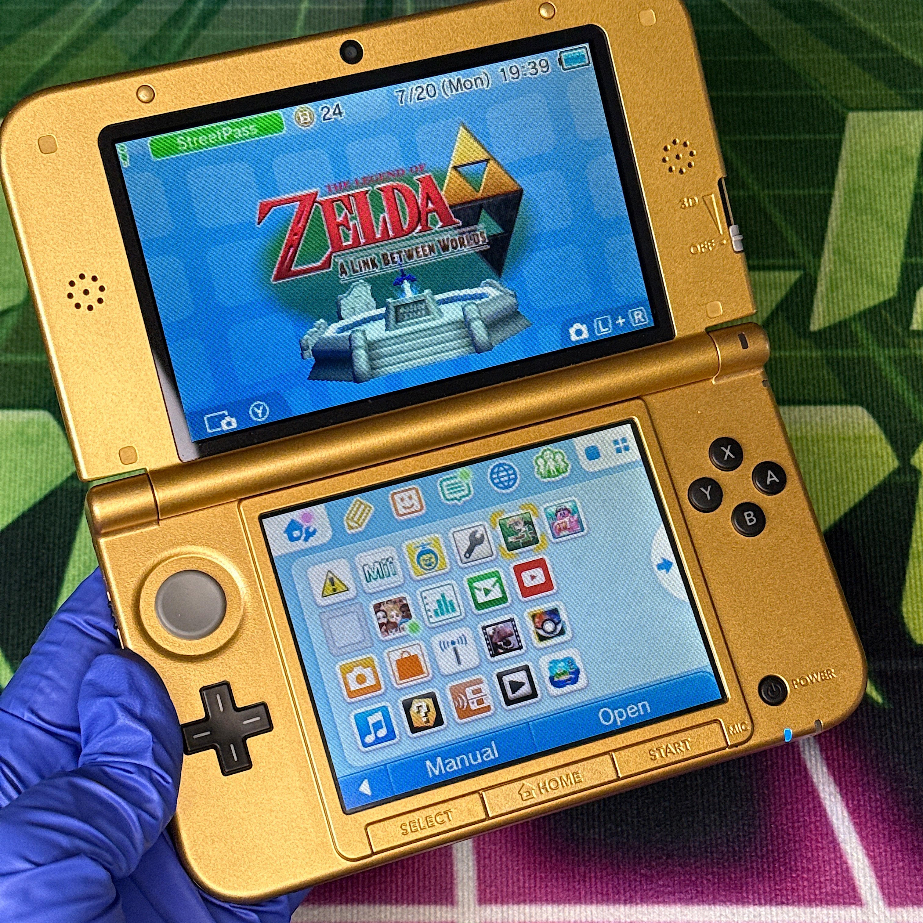 Nintendo 3DS XL Handheld Console - The Legend of Zelda: A Link Between Worlds - Gold/Black