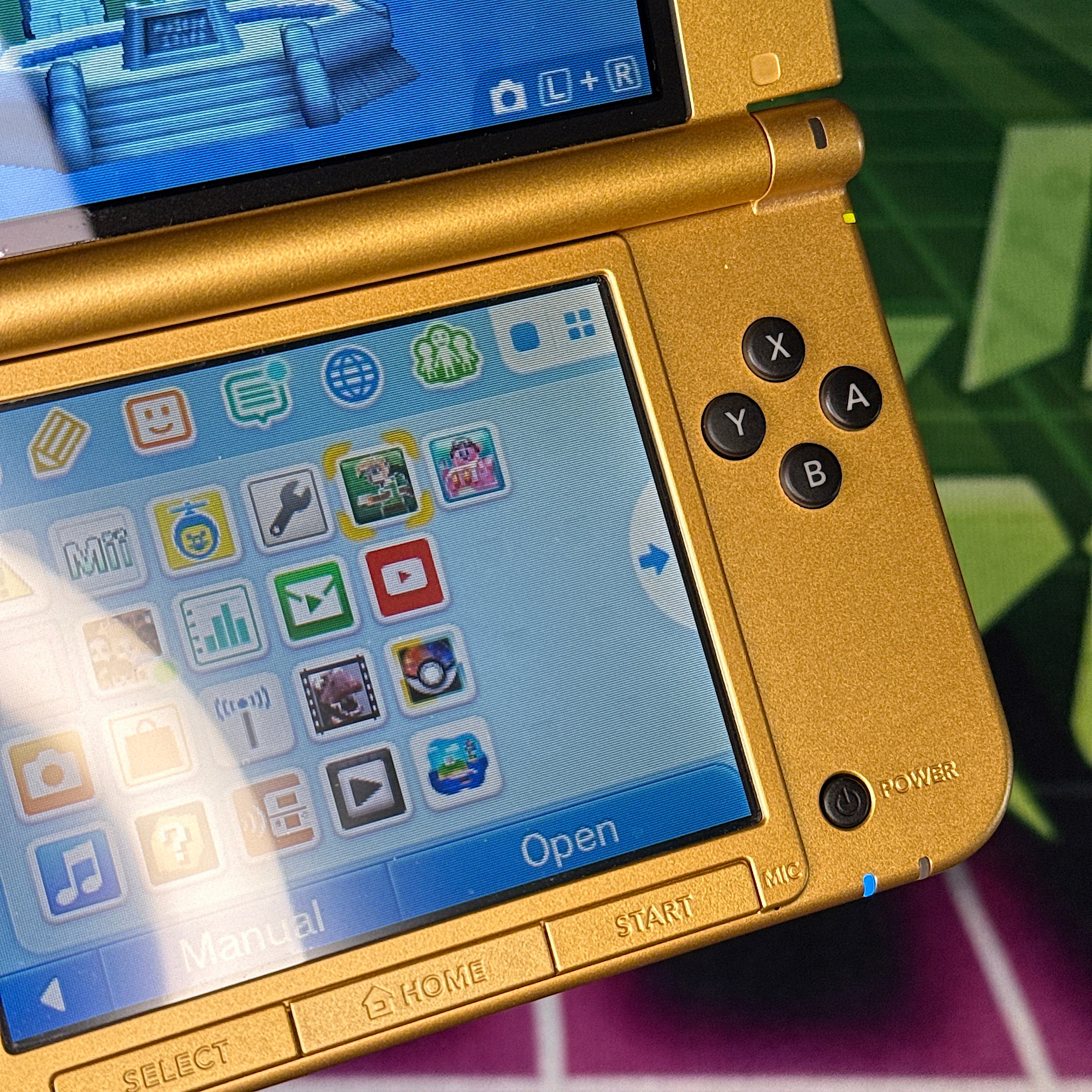 Nintendo 3DS XL Handheld Console - The Legend of Zelda: A Link Between Worlds - Gold/Black