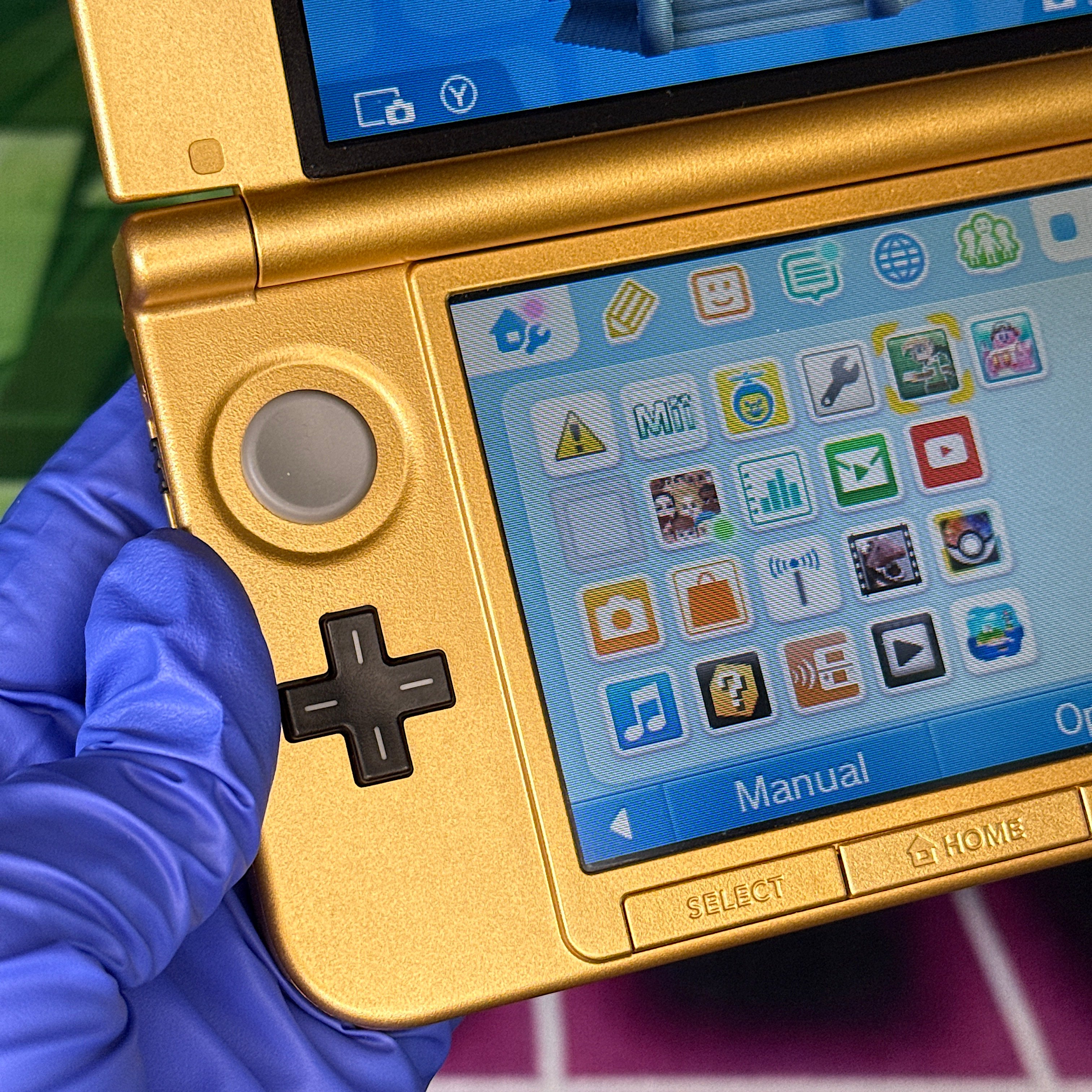 Nintendo 3DS XL Handheld Console - The Legend of Zelda: A Link Between Worlds - Gold/Black