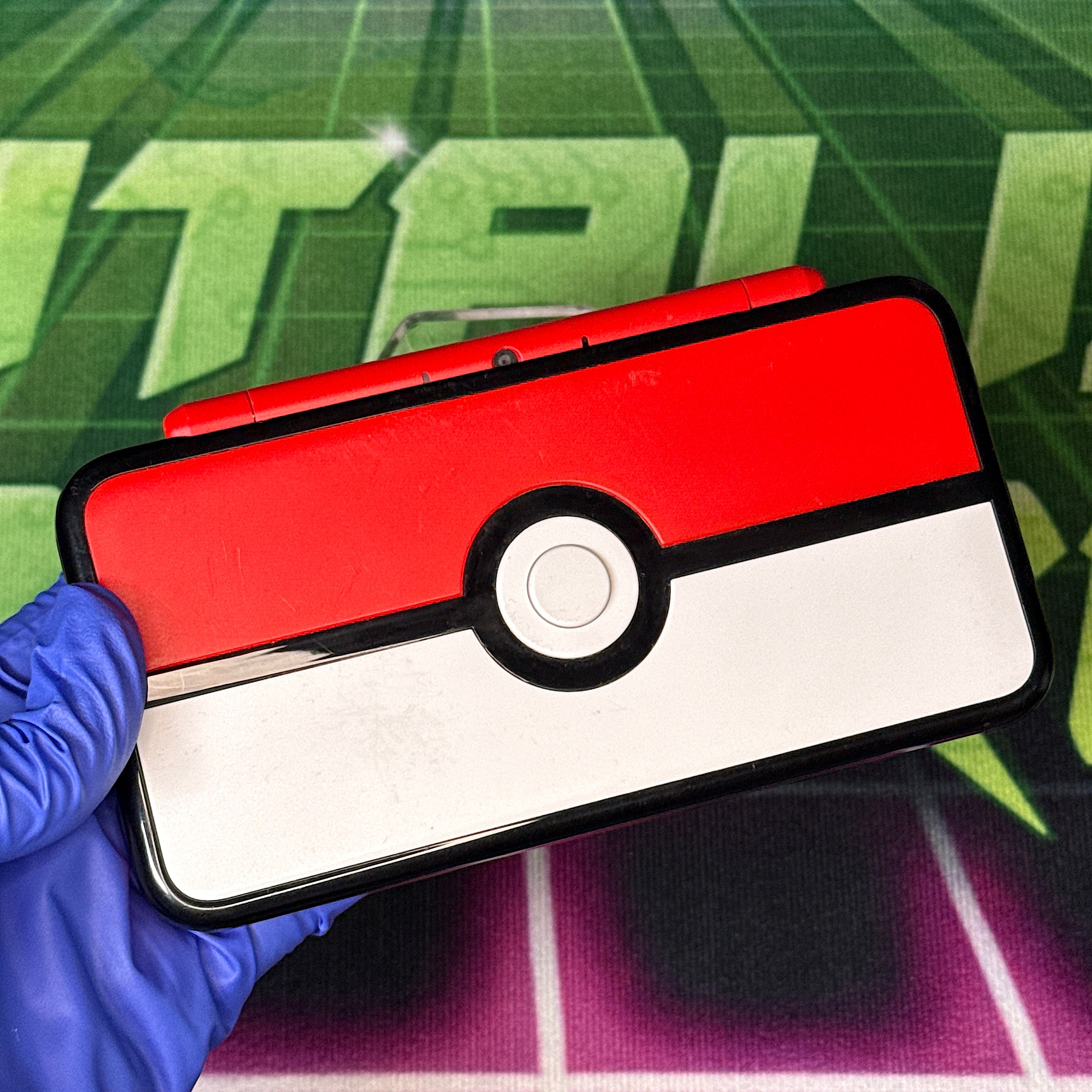 New Nintendo 2DS XL - Poké Ball Edition