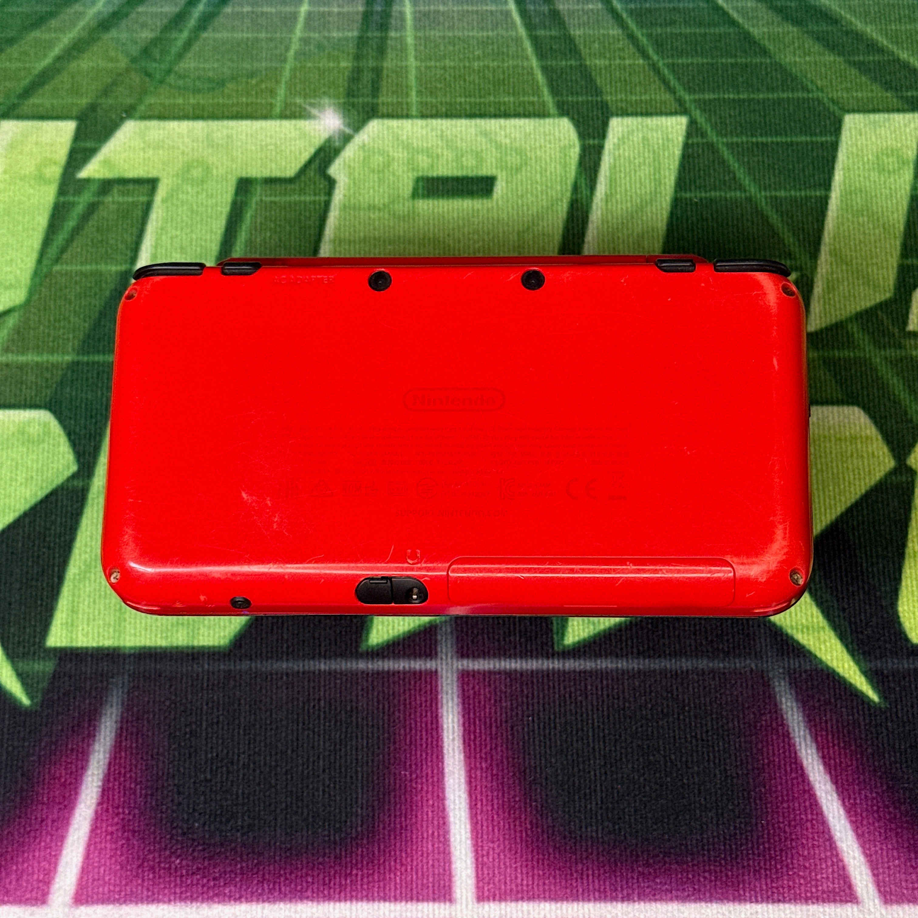 New Nintendo 2DS XL - Poké Ball Edition