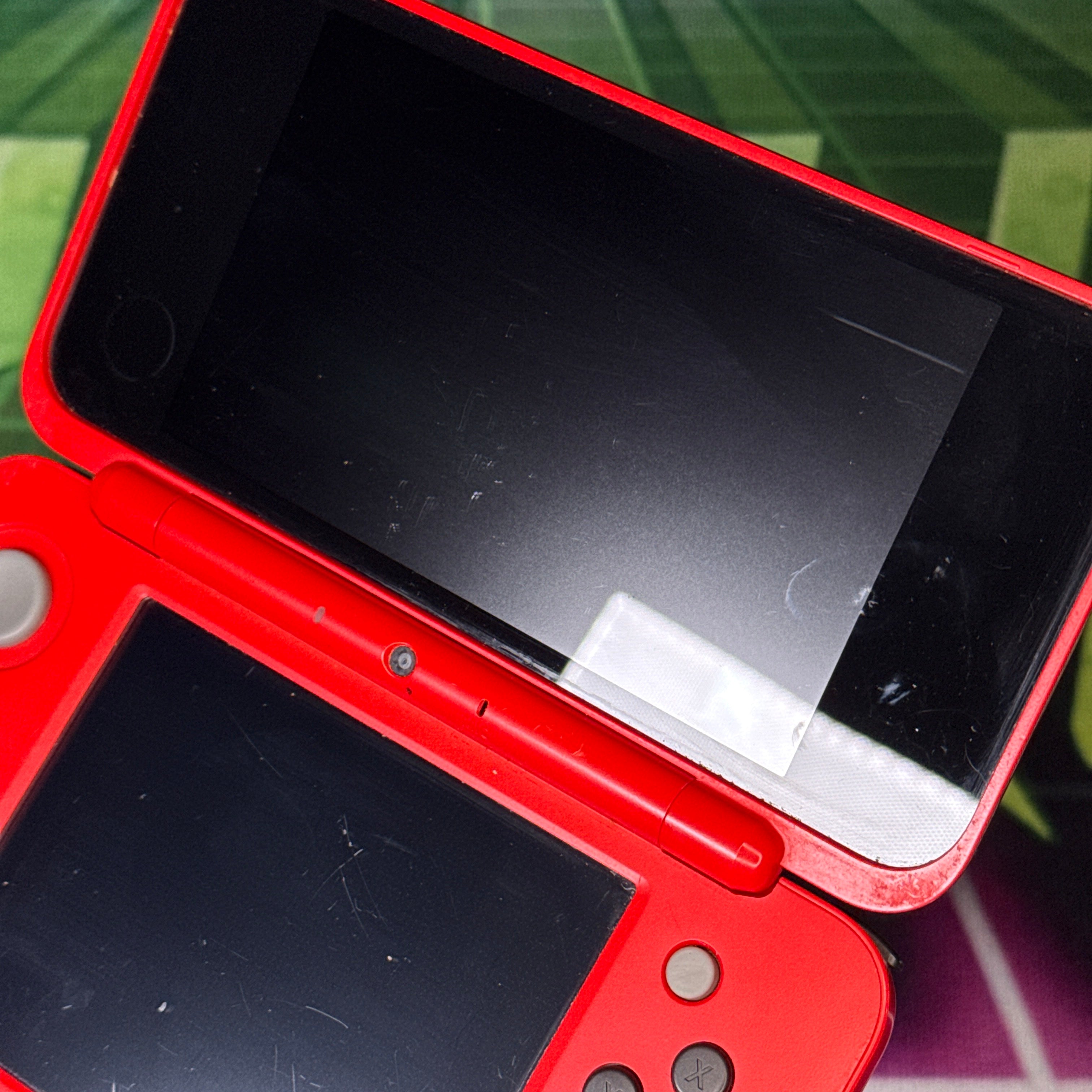 New Nintendo 2DS XL - Poké Ball Edition