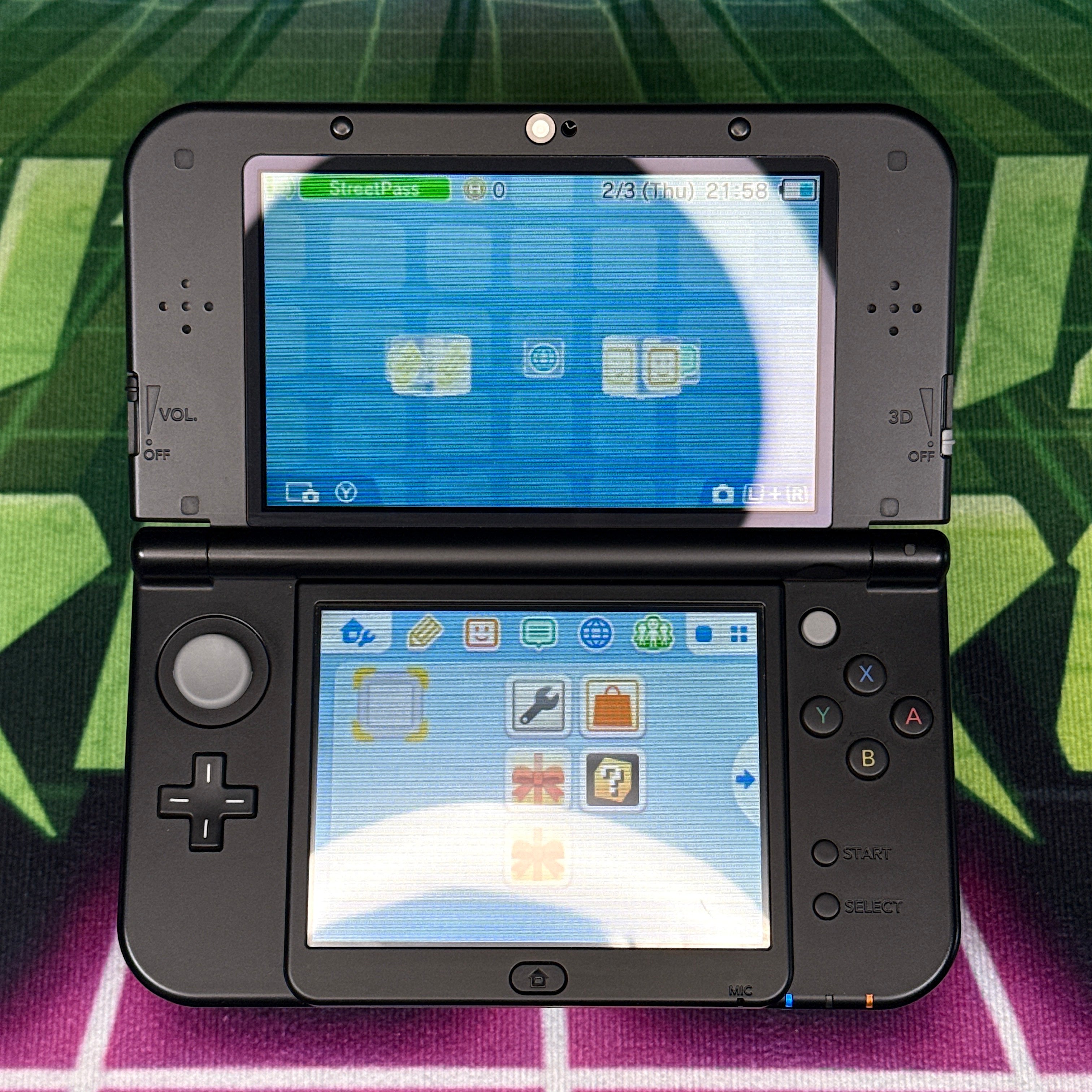 New Nintendo 3DS XL Handheld Console - Samus Edition