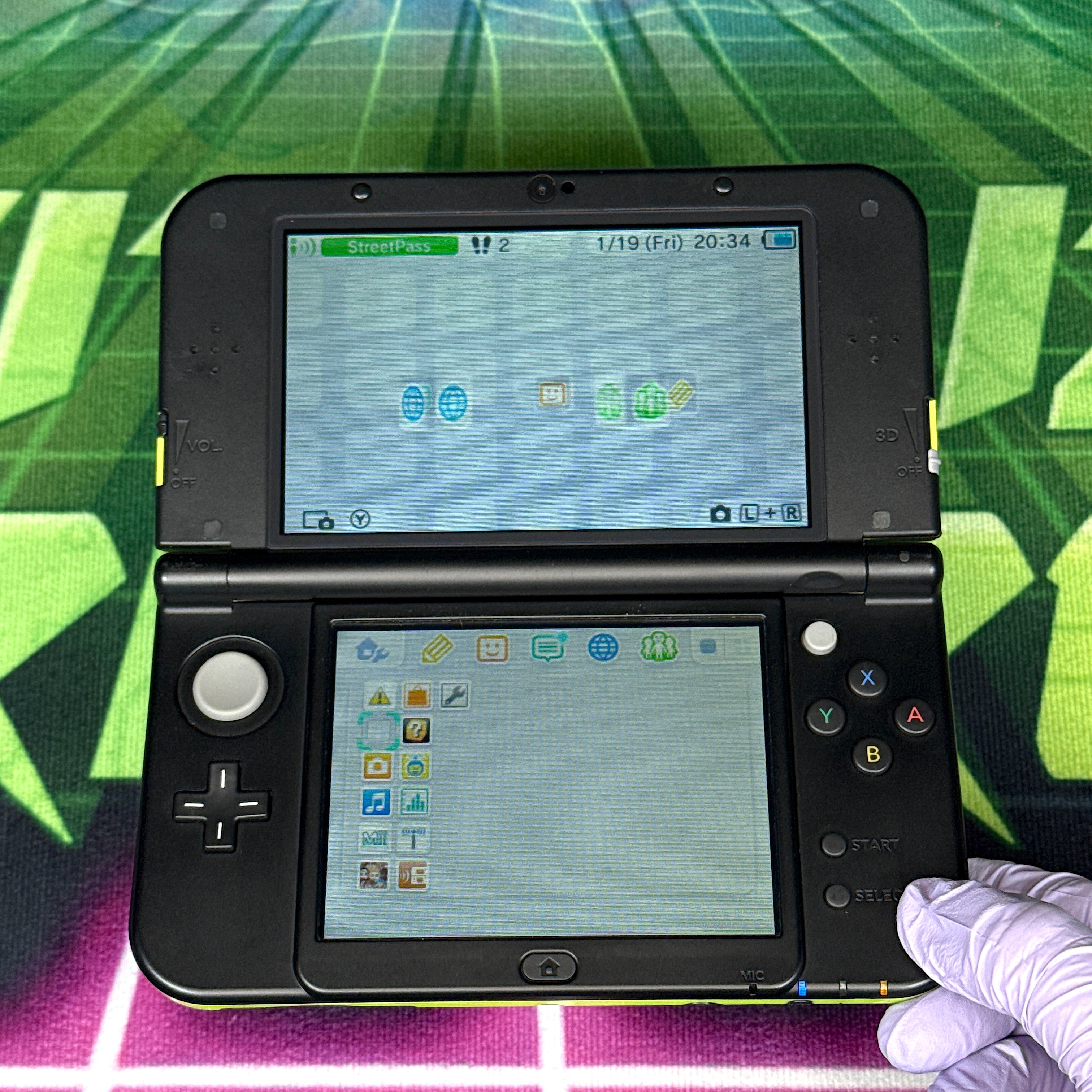 New Nintendo 3DS XL - Lime Green/Black