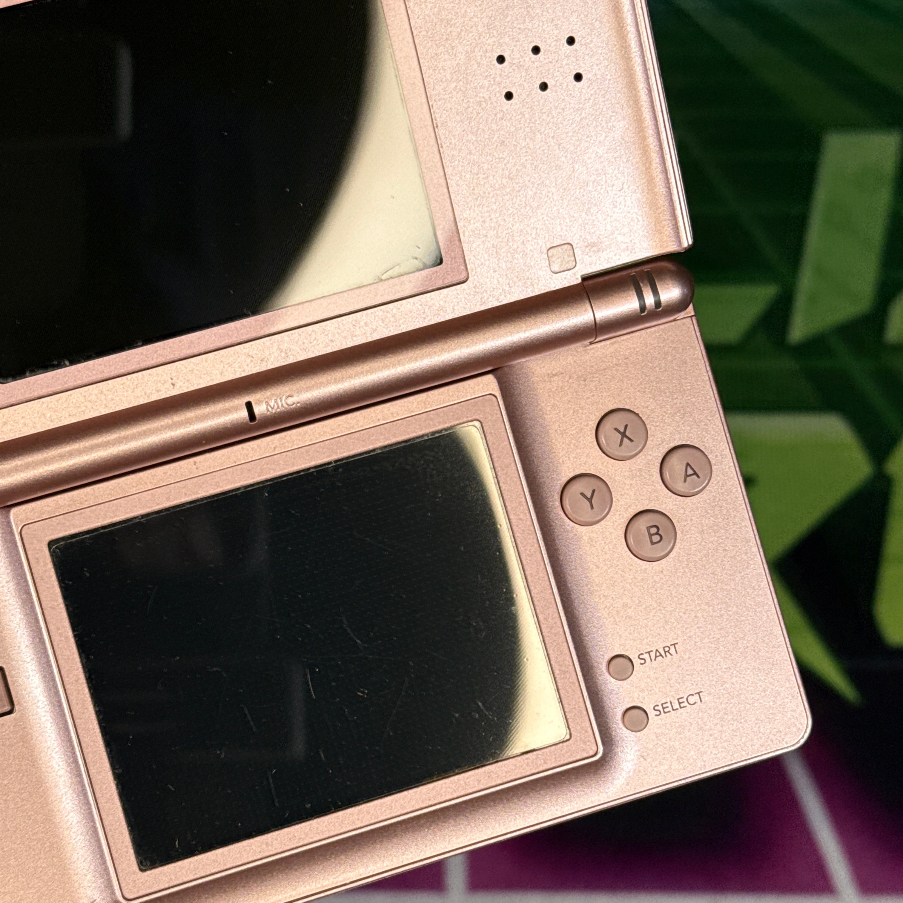 Nintendo DS Lite Handheld Console - Metallic Pink (FR)