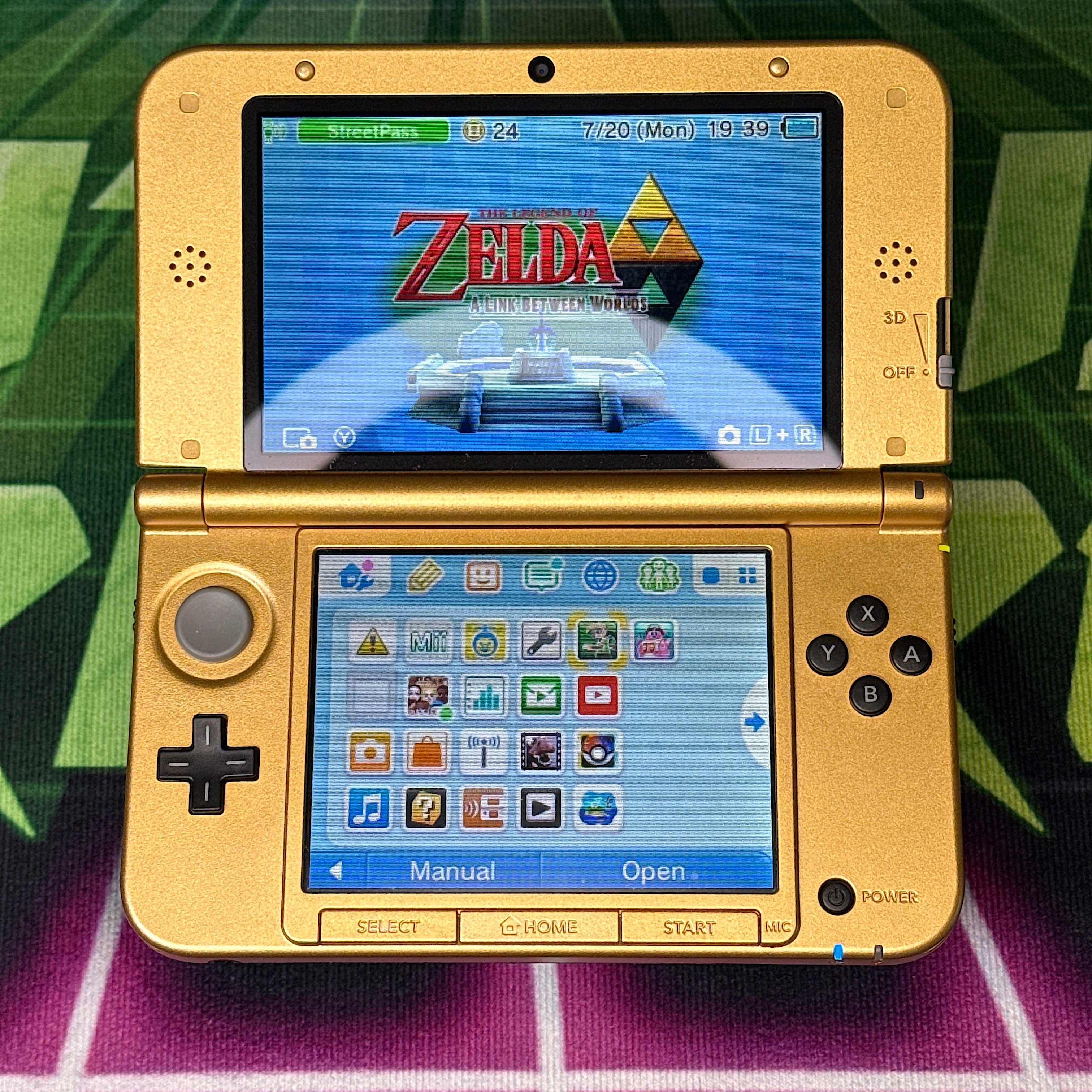 Nintendo 3DS XL Handheld Console - The Legend of Zelda: A Link Between Worlds - Gold/Black