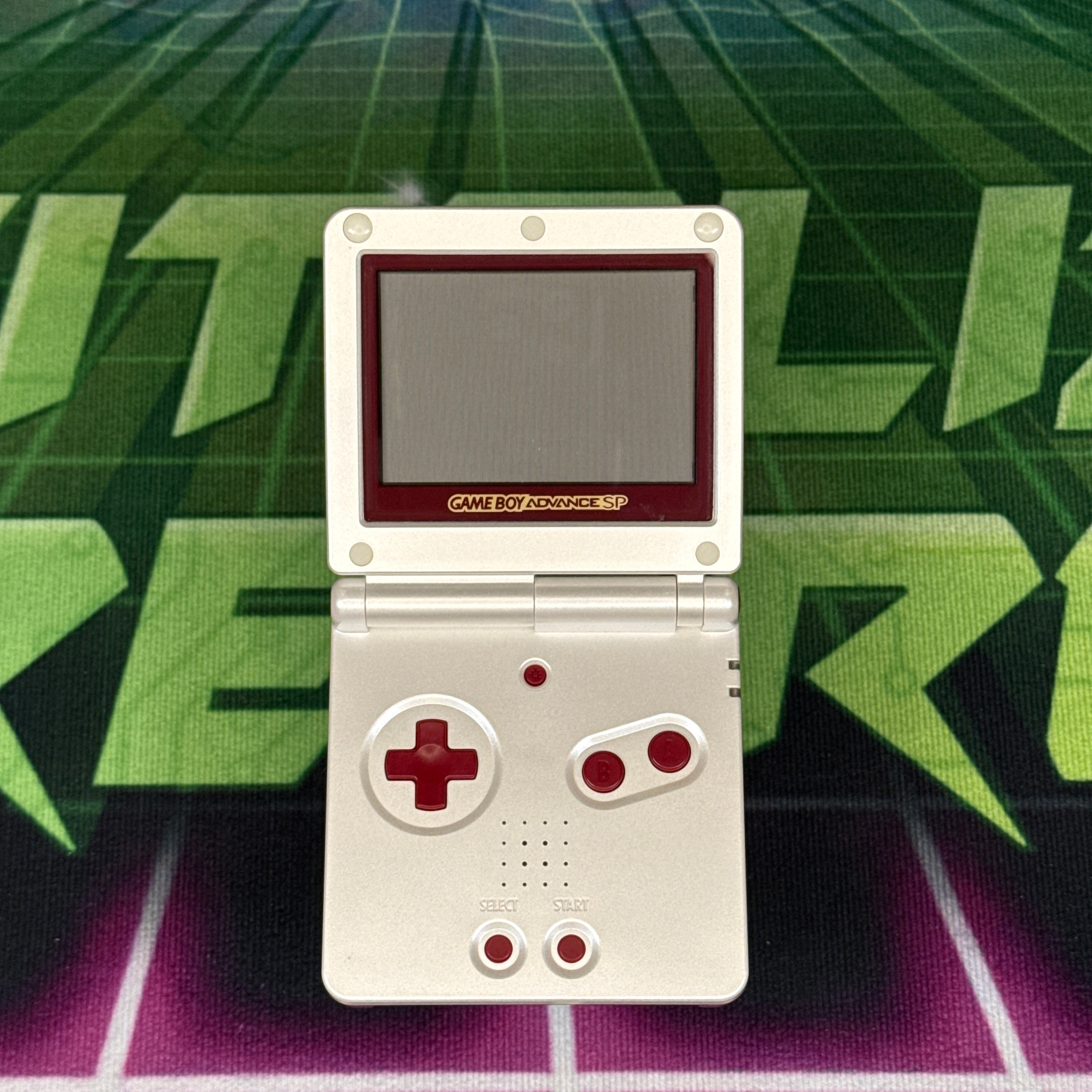 Nintendo GameBoy Advance SP – Famicom Pearl White/Red – Tested & Working (JP Model)