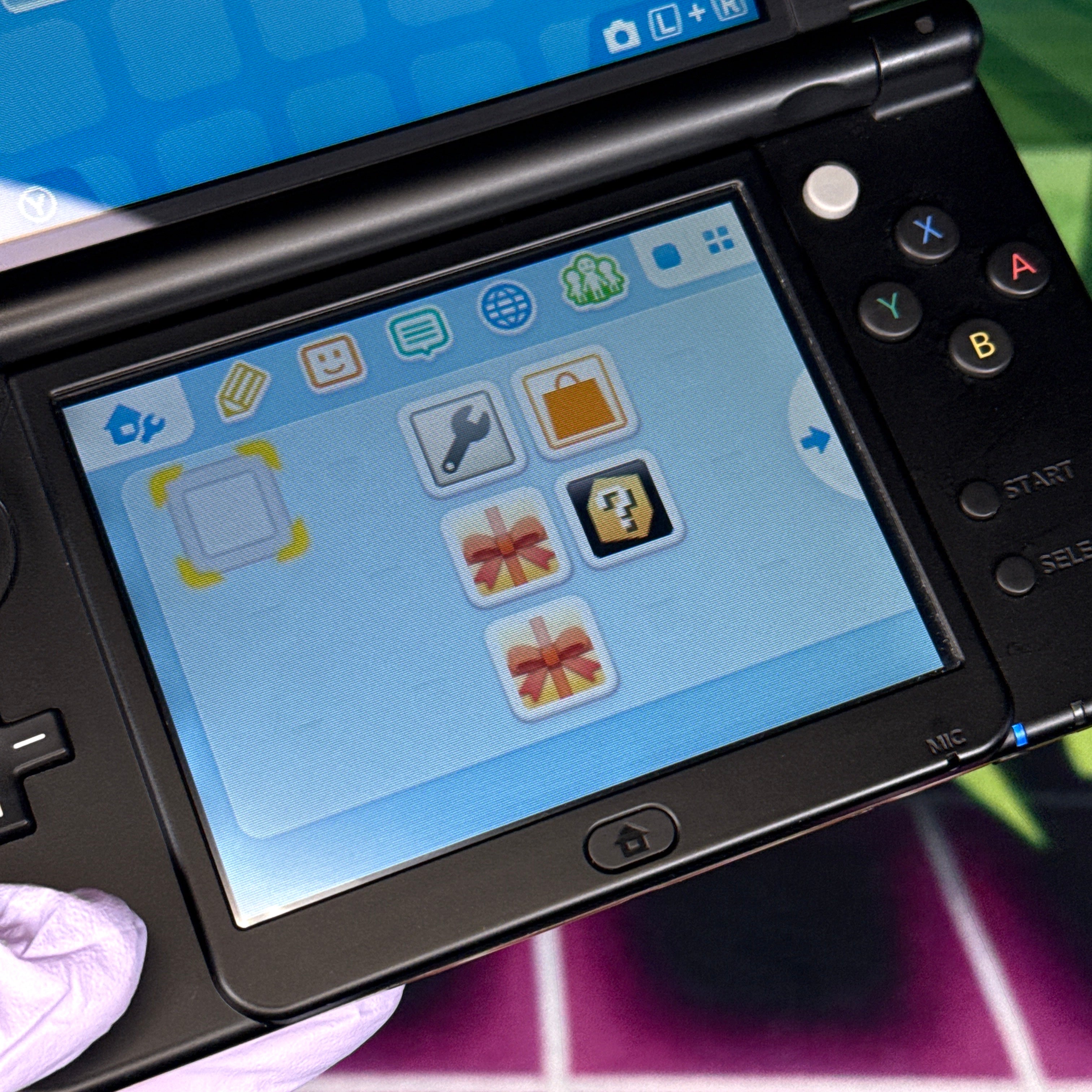 New Nintendo 3DS XL Handheld Console - Samus Edition