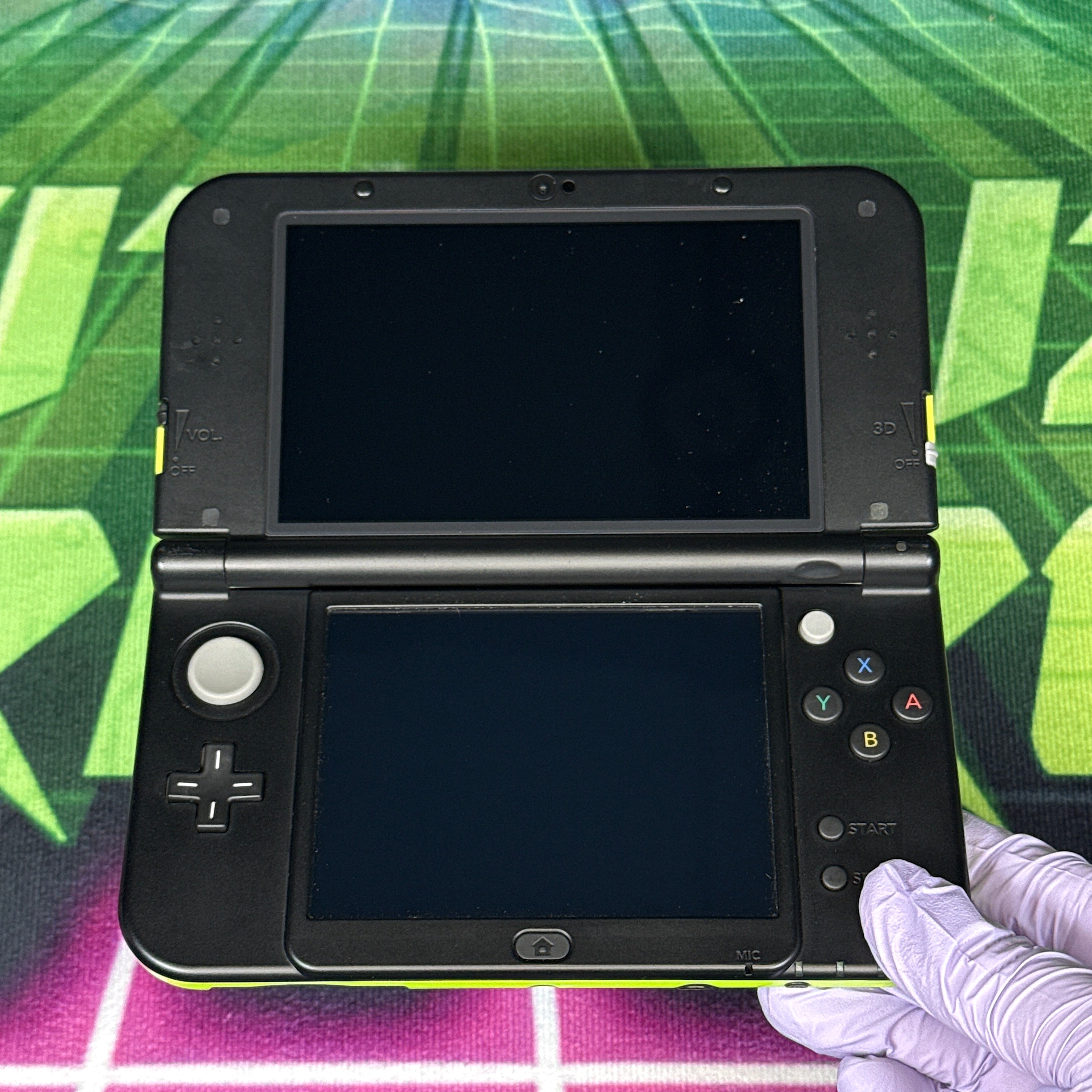New Nintendo 3DS XL - Lime Green/Black